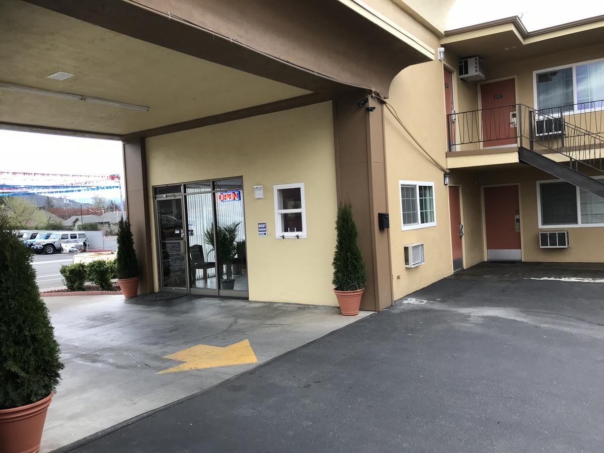 Sunset Inn Grants Pass Extérieur photo