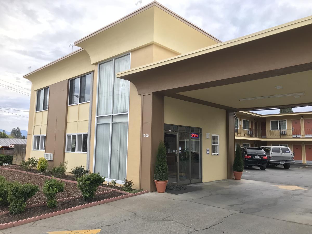 Sunset Inn Grants Pass Extérieur photo