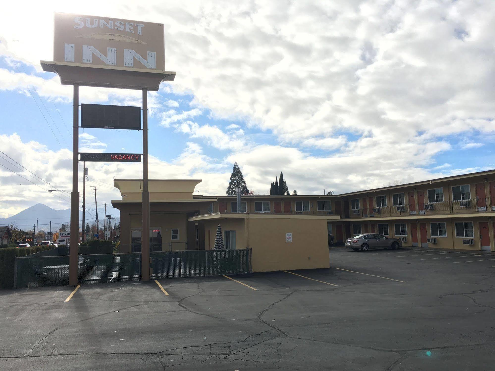 Sunset Inn Grants Pass Extérieur photo