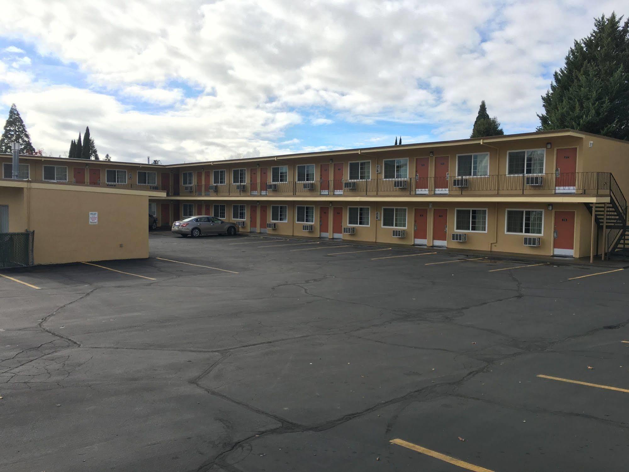 Sunset Inn Grants Pass Extérieur photo